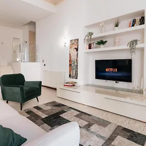 https://apt-four-luxury-art.sicilyhotelsitaly.net