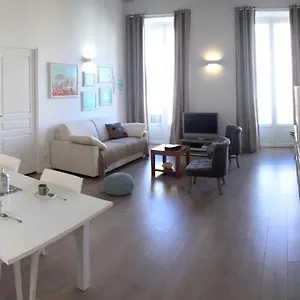 https://2-bedrooms-appartement-in-central-location-on-the.fr-provencehotel.com